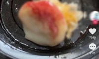 杭州一网友称外卖餐食中有血，自行就医并服用阻断药，市监人员：系店员手部受伤流的血，双方已和解