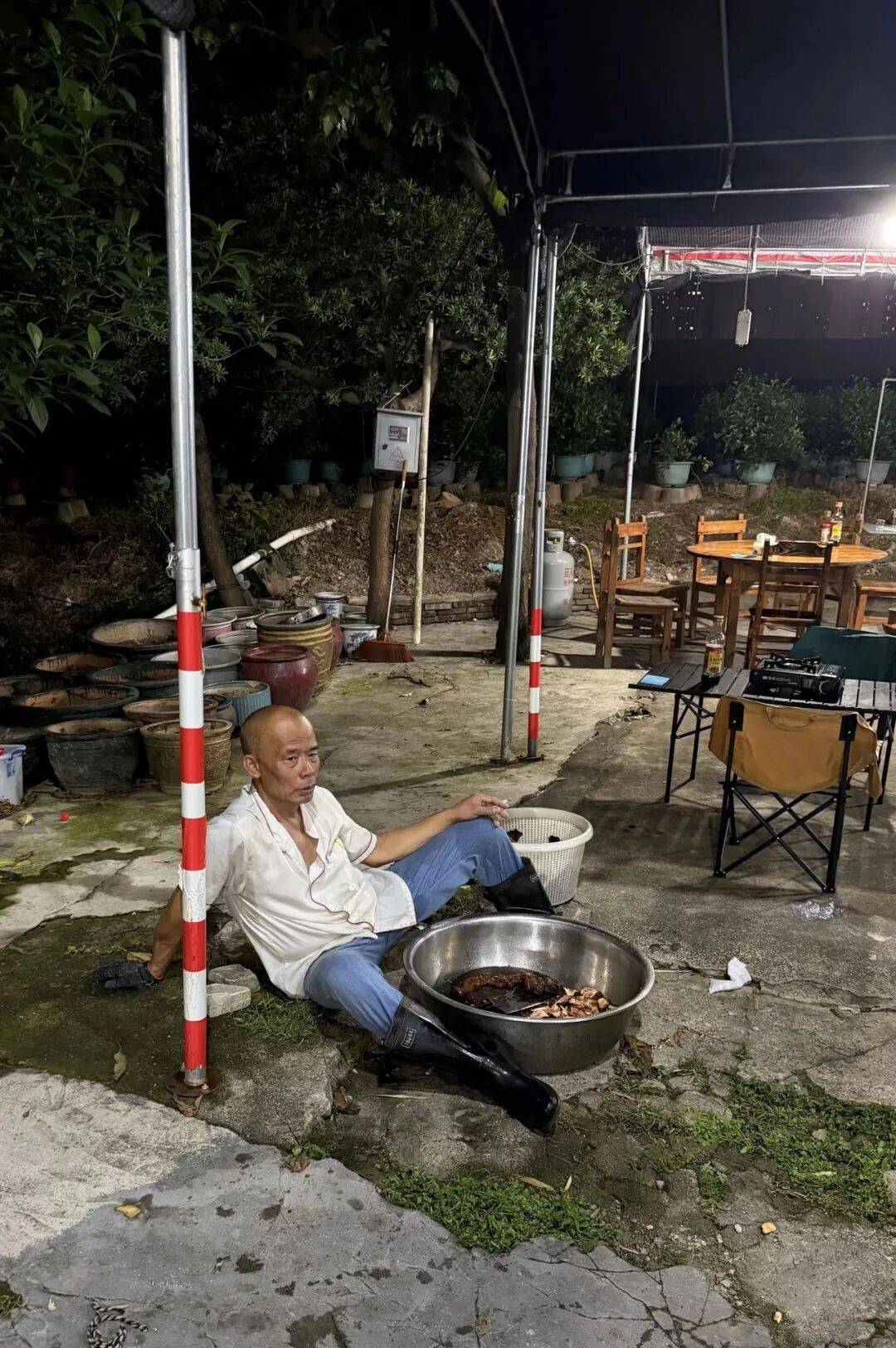 “我准备倒闭了!”广东爆火鸡煲店老板再发声:你们去隔壁吧,我这是冰冻鸡,别来了;儿子:家里有养鸡场,最多还能撑一到两个月