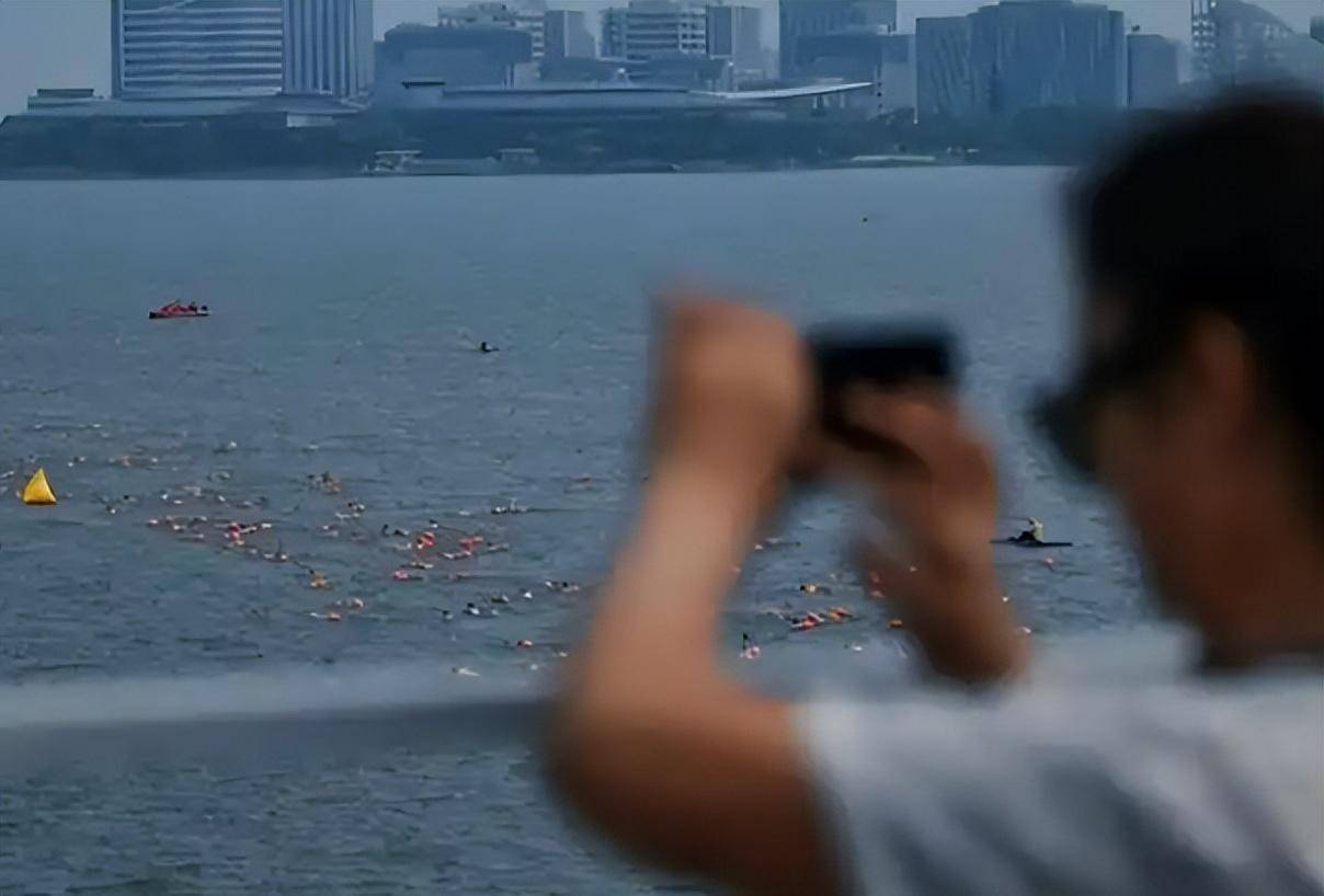 上海泳渡赛女选手隐私照被直播,赛事承办方发布致歉与整改声明
