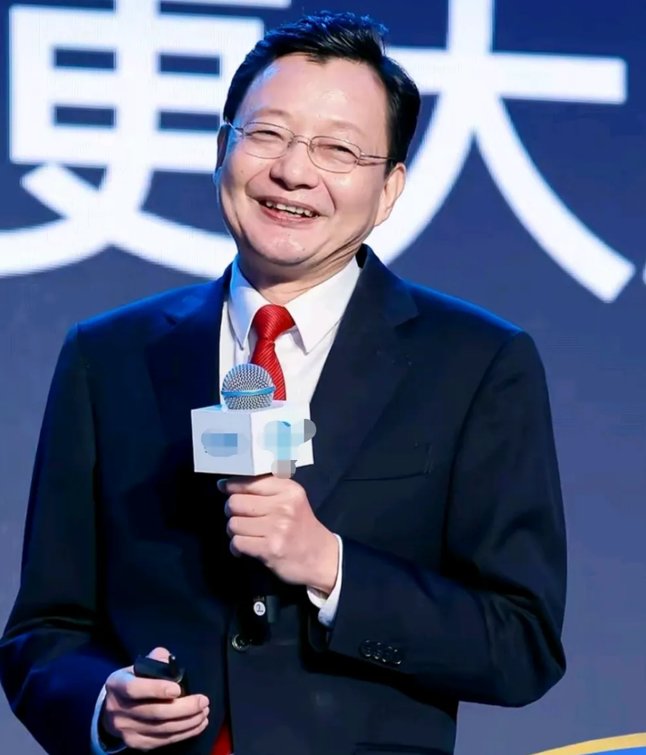 中信证券董事长(中信证券董事长回应券商合并)